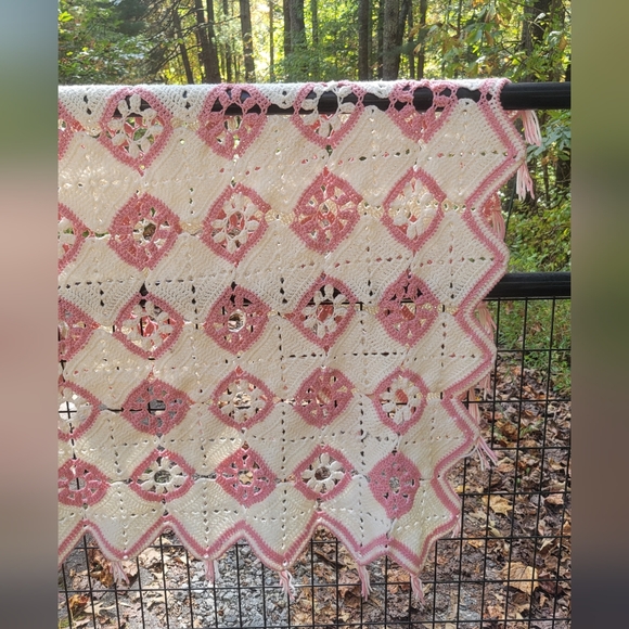 Vintage Handmade Crochet Flower Granny Square Afghan, large throw Blanket - Picture 6 of 7